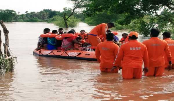 झारखंड: भारी बारिश से उफनाईं नदियां, NDRF ने 59 लोगों को बचाया