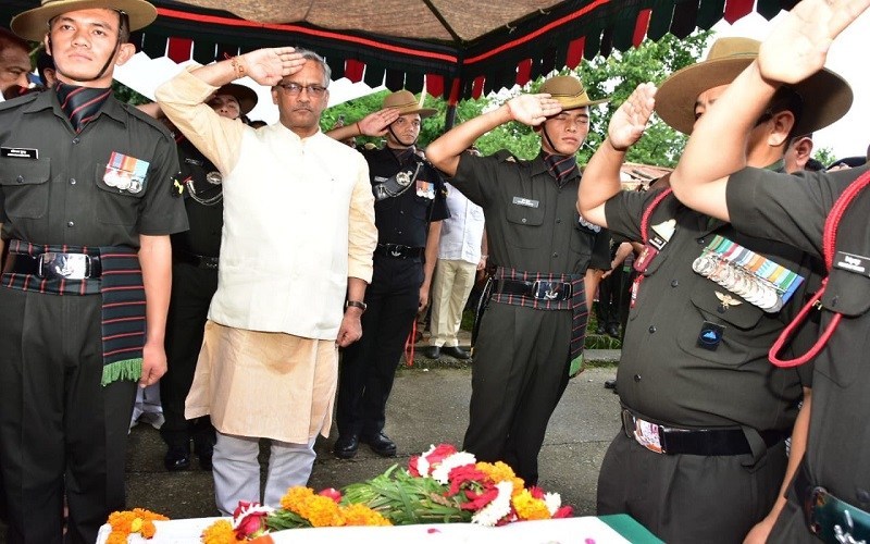 शहीद संदीप थापा को CM रावत ने दी भावपूर्ण श्रद्धांजलि