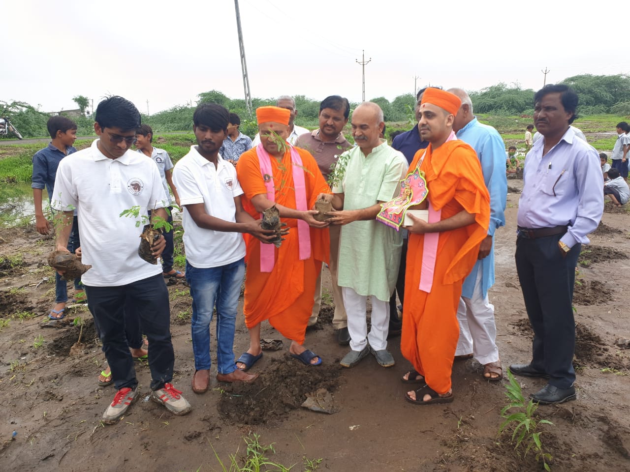 મુખ્યમંત્રીના જન્મદિવસ નિમિત્તે બાવળાના સાલજડા મુકામે વૃક્ષારોપણ કાર્યક્રમ