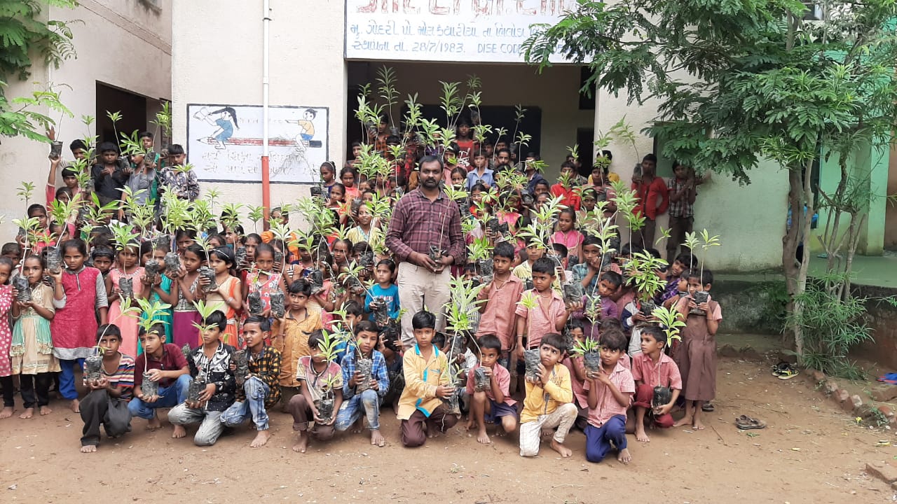 ગોદરી પ્રાથમિક શાળામા એક બાળ-એક વૃક્ષ અંતર્ગત વૃક્ષારોપણ કાર્યક્રમ