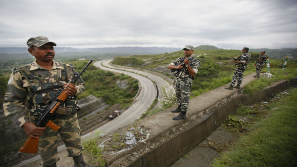 J&K में अब सामान्य हो रहे हालात, सोमवार से खोले जाएंगे स्कूल-कॉलेज