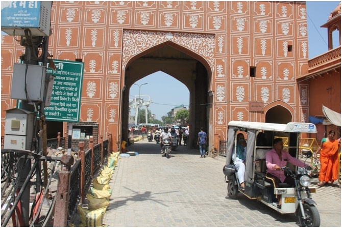 जयपुर स्मार्ट सिटी परियोजना चाॅंदपोल बाजार में यातायात प्रारम्भ होने पर व्यापारियो ने संतोष व्यक्त किया