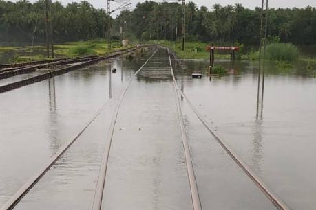 ഷൊര്‍ണൂര്‍ -കോഴിക്കോട് പാതയില്‍ ട്രെയിന്‍ ഗതാഗതം പുനഃസ്ഥാപിക്കാനായില്ല