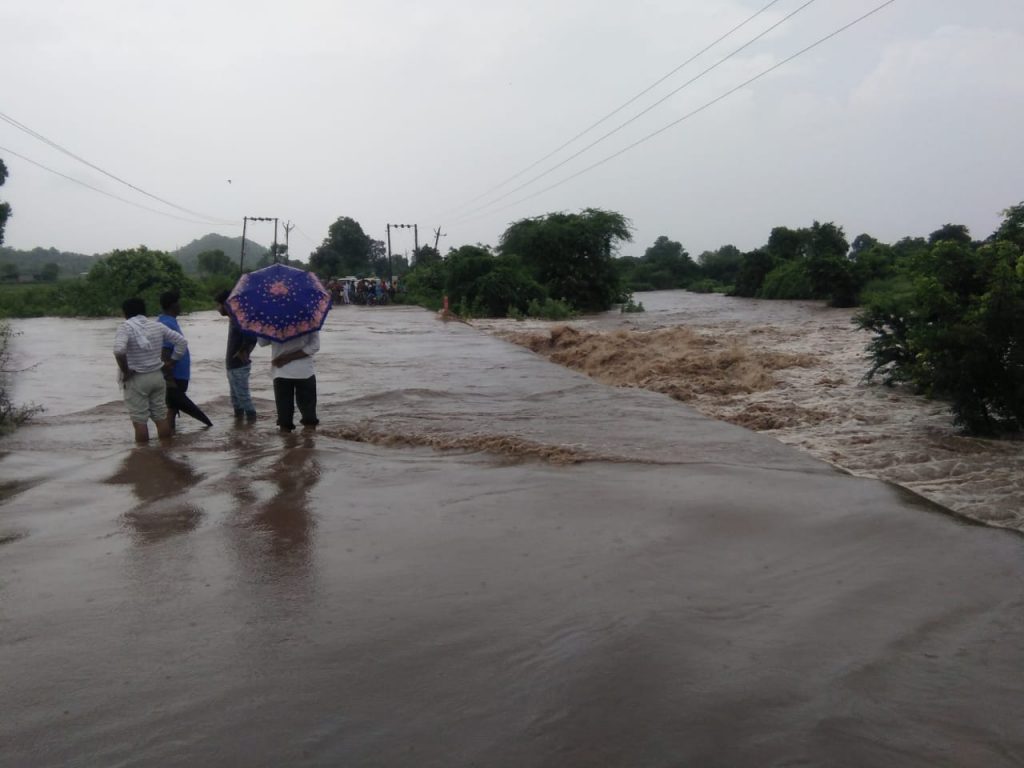 ઈડર હાઈવેને મળતા ડીપ પર પાણીનો પ્રવાહ વધતા મુડેટી ગામ સંપર્ક વિહોણુ