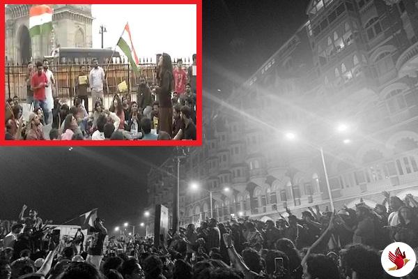 JNU हमले को लेकर सड़को पर देश के छात्र, गेटवे ऑफ इंडिया पर प्रदर्शन