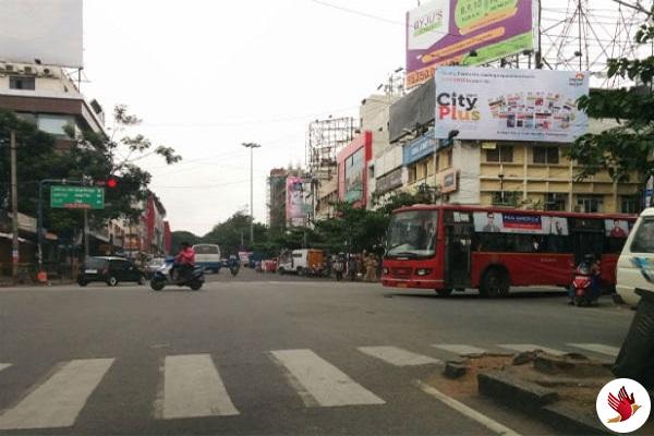 कर्नाटक बंध रहा बेअसर, एक बस पर हुआ पथराव