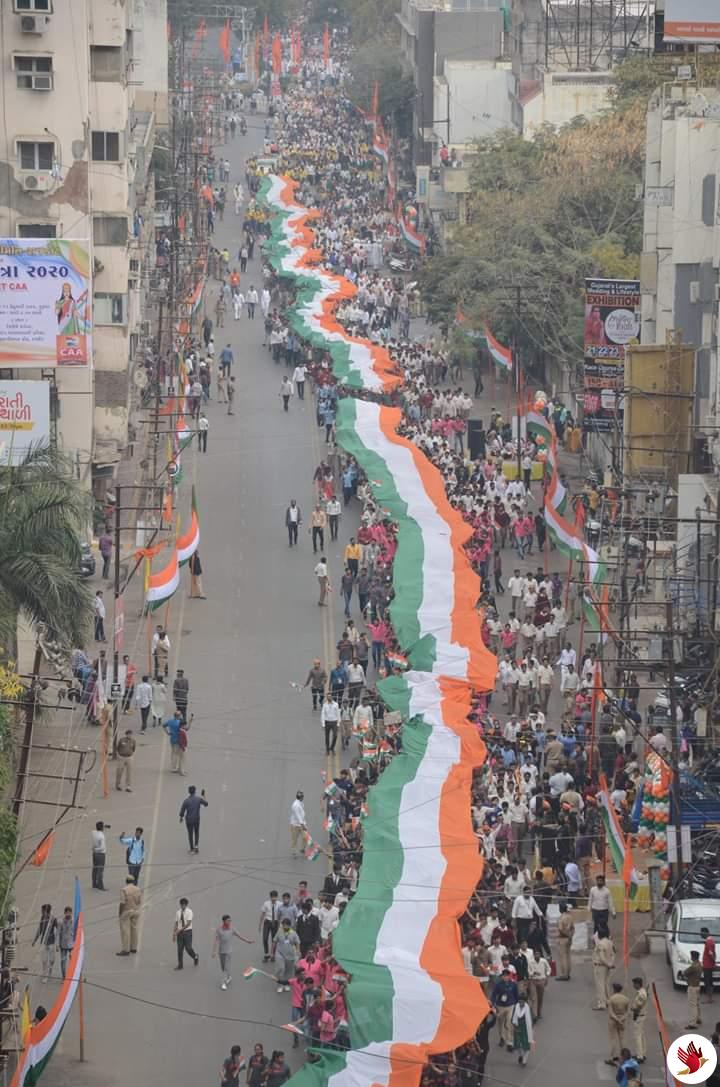 રાજકોટ શહેરમાં CAAનાં સમથૅનમાં વિશાળ ત્રિરંગા યાત્રા નીકળી