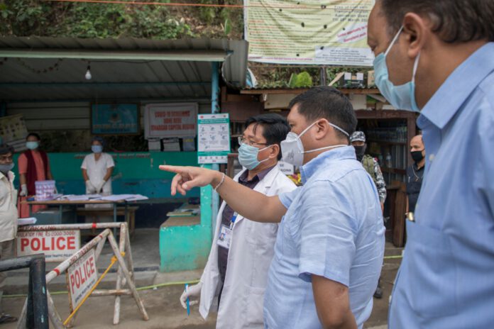 Arunachal CM carries out spot verification of Banderdewa check gate