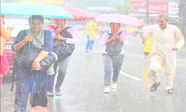 देहरादून में तेज हवा के साथ बारिश शुरू