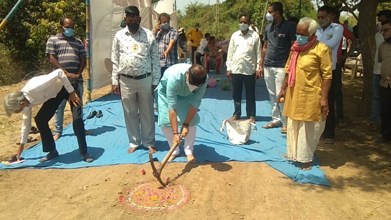 ડભોઇ ધારાસભ્ય શૈલેષભાઇના હસ્તે નડાથી કરજણ રોડ સુધી બની રહેલ રસ્તાનું ખાતમહુર્ત