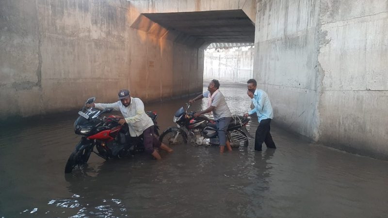 ડભોઇ નજીક આવેલા વઢવાણા-પાનખરને જોડતા રોડ નજીકના રેલ્વે ગરનાળામાં પાણી ભરાતા લોકોને હાલાકી