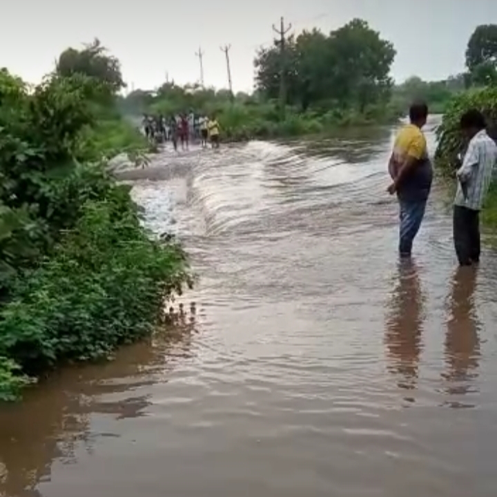 તાલાળા પંથકમાં અચાનક વાતાવરણમાં પલટો આવતા ગાજવીજ સાથે વરસાદ