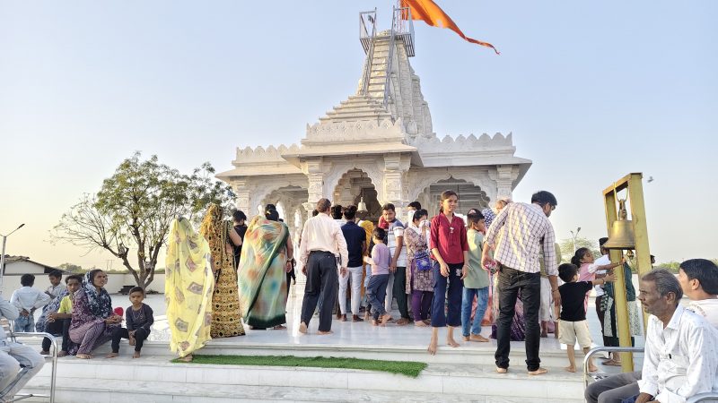 રાધનપુર: શ્રી રાપરીયા હનુમાનજી શિખર પ્રતિષ્ઠા તથા મંદિરોની મૂર્તિ પ્રાણ પ્રતિષ્ઠા મહોત્સવ યોજાશે..